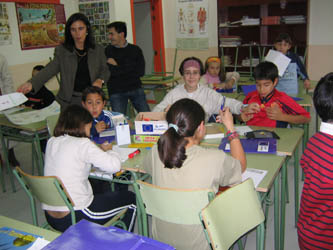 Héctor, Vicky, Adrián, Carla and Silvia are working together. They are from 8 to 12 years old